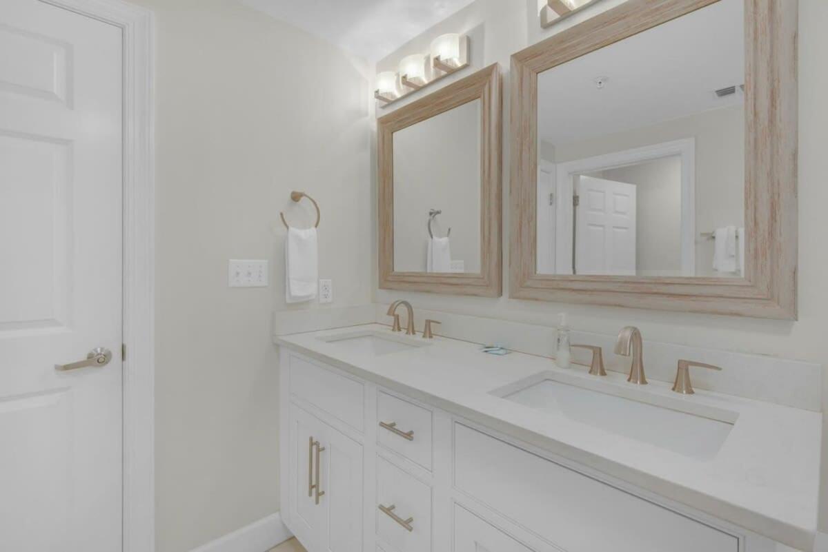 Brightly Furnished Beachfront Condominium By Brightwild Panama City Beach Buitenkant foto